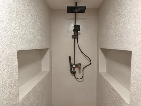 Sprchový kout bez obkladů